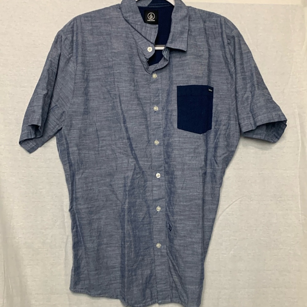 Volcom men’s size large button down short sleeve t shirt